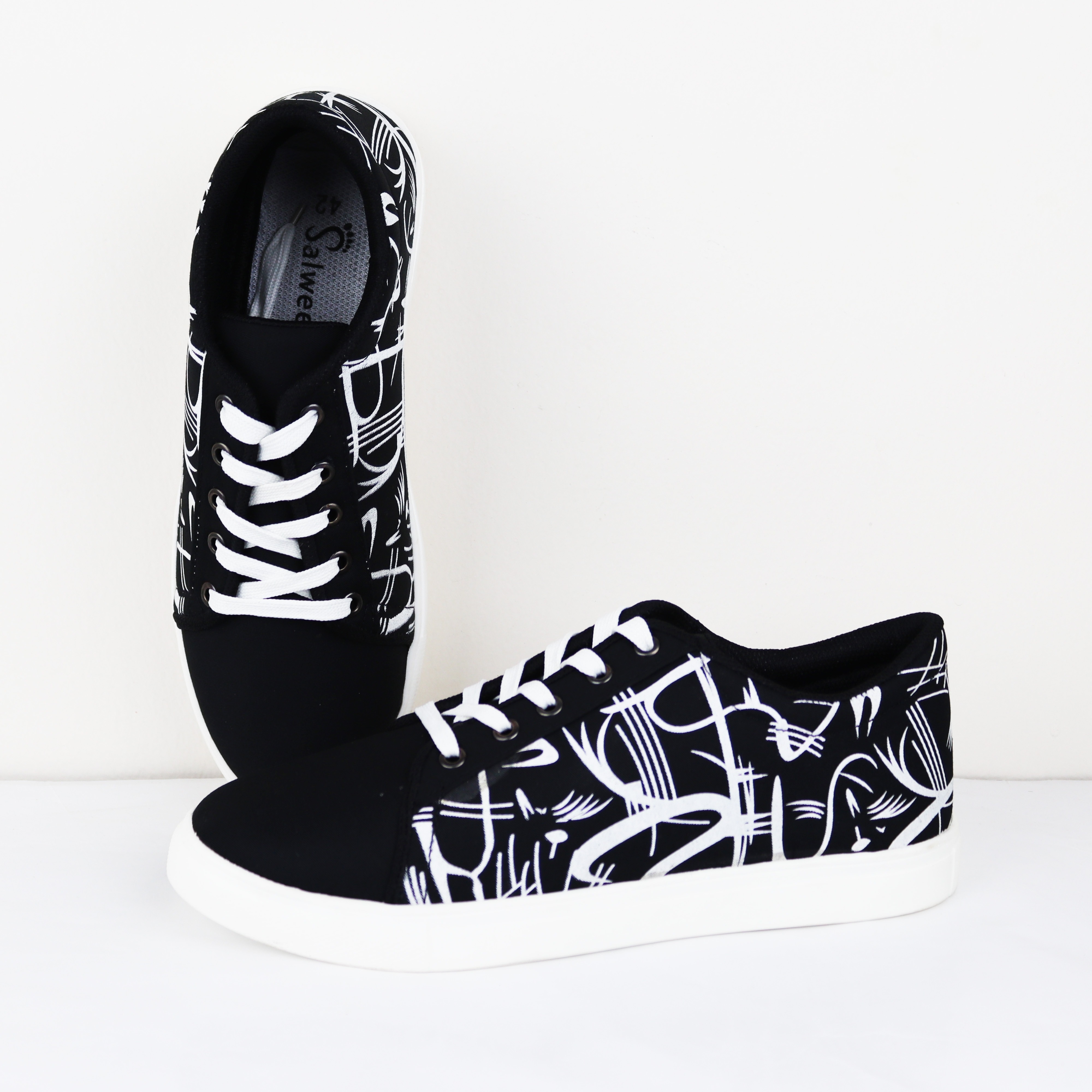 Blue White And Red Color Paint Casual Sneakers Canvas Shoes For Men Lightweight Breathable And Comfortable Shoes For Walking M17 - Stylish and Comfortable Sneakers